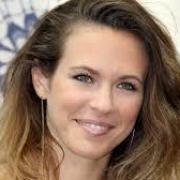 Lucie est sotie avec?